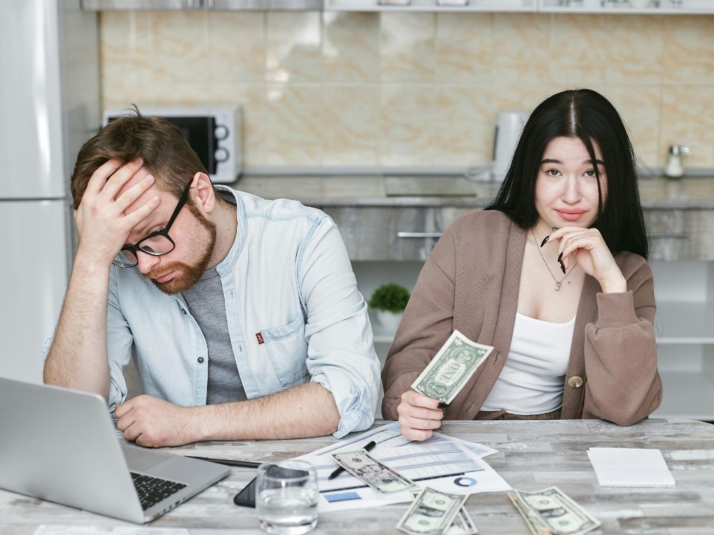 Couple overwhelmed by scattered finances